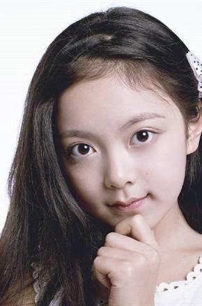 佳璐璐个人资料,才华横溢的年轻艺术家，多才多艺的人生篇章