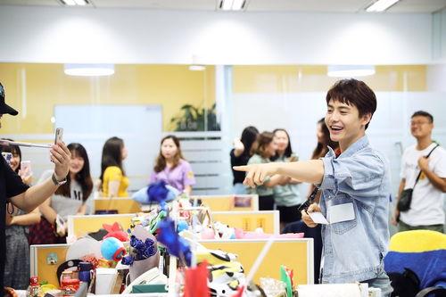 娱乐小编是什么,幕后推手如何塑造热门话题  第2张