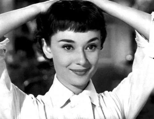 奥黛丽赫本个人背景,优雅女神的传奇人生与时尚传奇  第2张