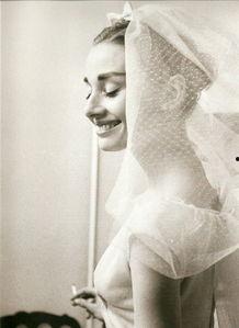 奥黛丽赫本个人背景,优雅女神的传奇人生与时尚传奇  第3张